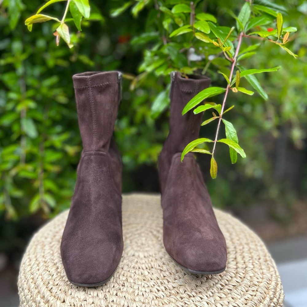 AQUATALIA Dayana Water Resistant Stretch Bootie Brown leather suede 
Sz 8.5 $495